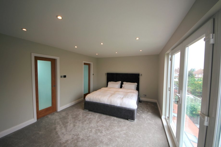 1930 OLD GABLE ROOF VOID STUNNING LIVING SPACE