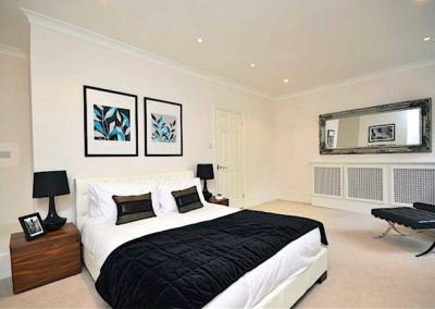 LARGE BRIGHT BEDROOM…